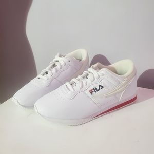 FILA Women’s Machu Sneaker White Red size 10 NWOT SALE PRICE!